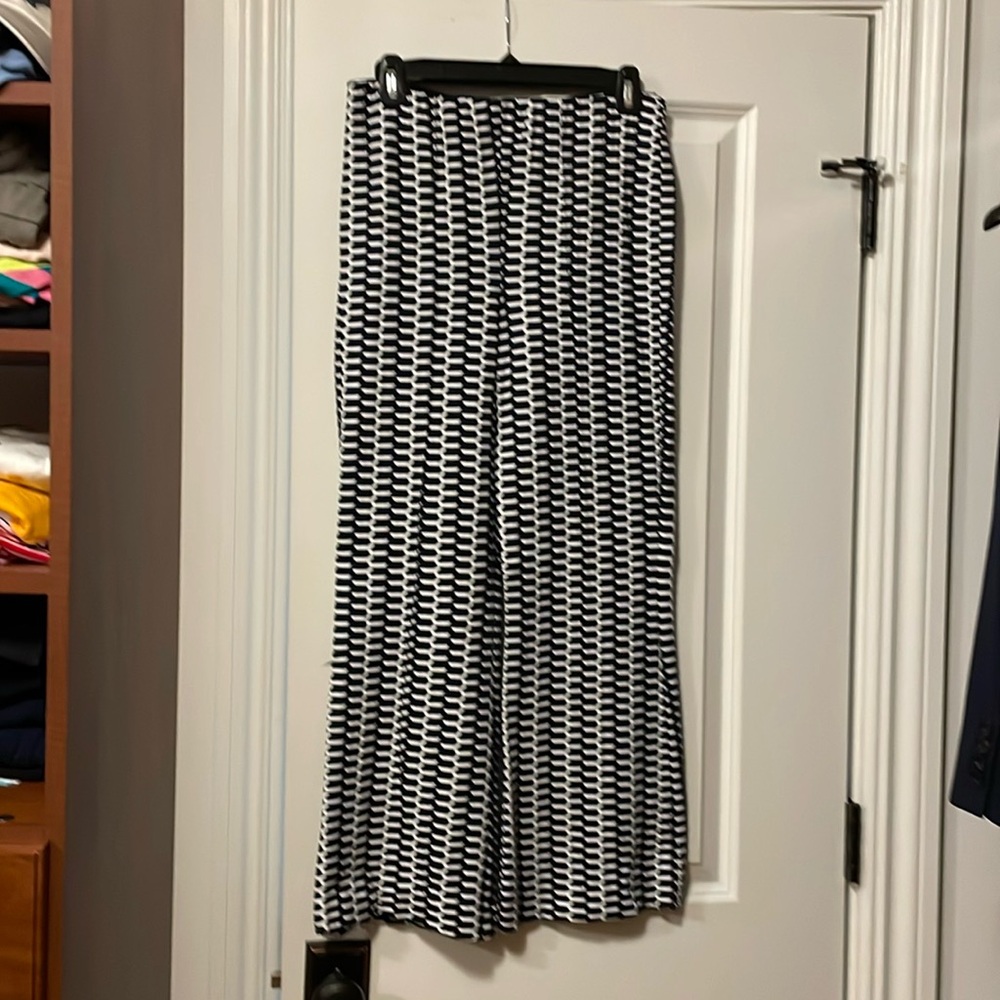 Black and white stretch bell bottom pant